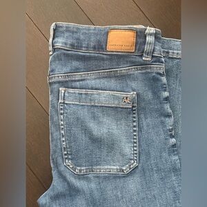 American Eagle NE(X)T LEVEL SUPER HIGH WAISTED FLAIR JEANS